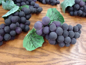 Realistic Rubber Faux Purple Grape Bunch Wine Vine Kitchen Wedding Decor