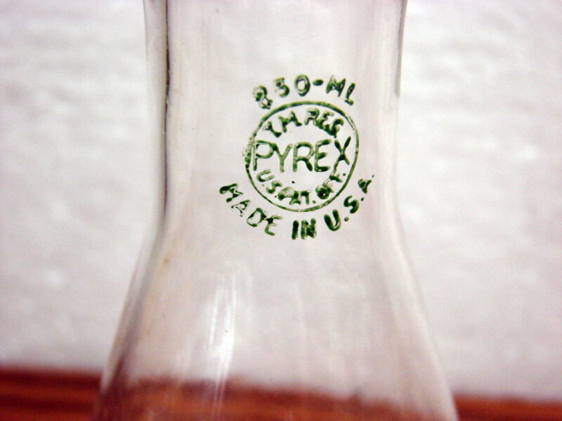 Vintage PYREX 250ml Beaker Flask Green Stamp Bud Vase Set/4, Moose-R-Us.Com Log Cabin Decor