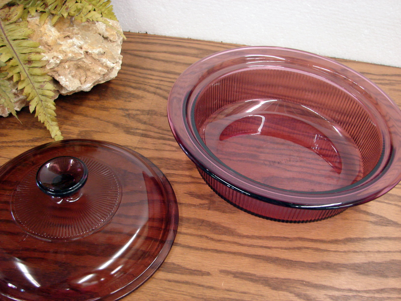 Vintage PYREX Glass Visions Cranberry 1.5 Qt Ribbed Round Casserole w/ Matching Lid - Image 2