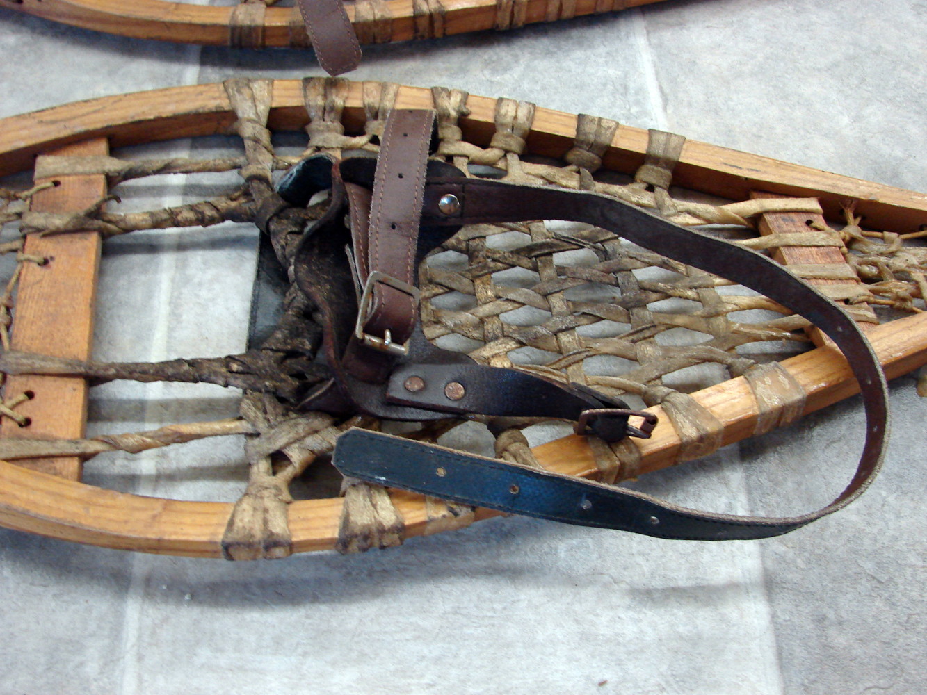 Vintage Wood Rawhide Sinew Black Heel Snow Shoes Bindings Cabin Snowshoe Decor - Image 2
