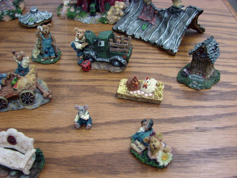 15 Pc Boyds Bear Town Village Boydsenbeary Acres MacDonald&#8217;s Farmhouse, Moose-R-Us.Com Log Cabin Decor