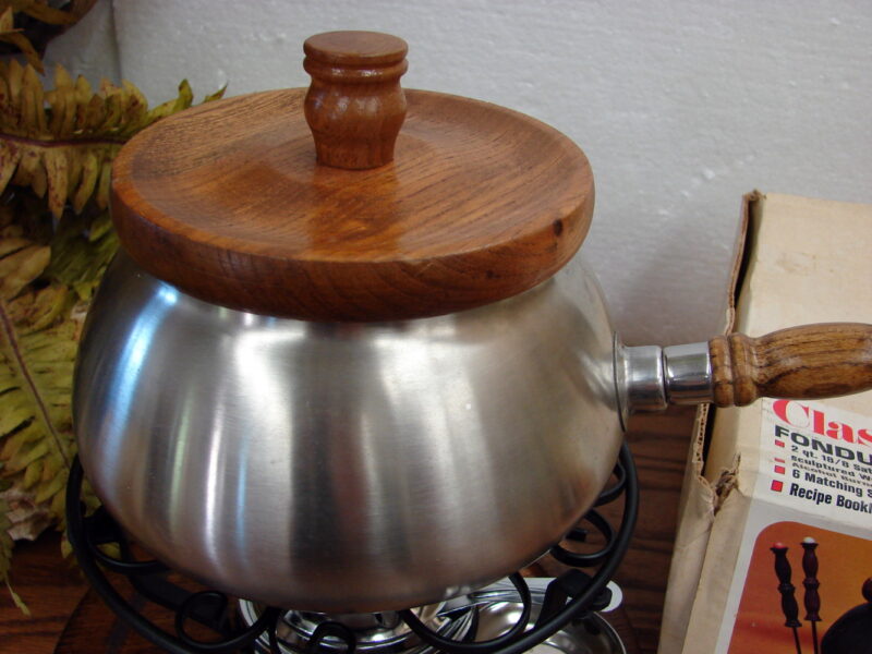 Vintage Classique Fondue Ensemble Teak Wood Accents 2 Quart New in Box, Moose-R-Us.Com Log Cabin Decor