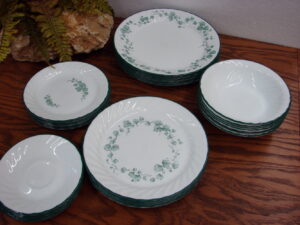 Seven Corning Callaway Green Ivy Corelle Swirl 10" Dinner Plate Slightly Faded