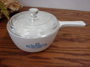 Corning Ware Blue Cornflower USA P-82 Sauce Pan 1 1/2 Pint w/ PYREX Glass Lid as is