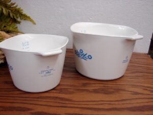 Corning Ware Blue Cornflower USA P-55 1 Qt Spout Sauce Maker Mixing Bowl as is