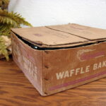 Vintage Round Chrome Dominion Waffle Maker Baker w/ Original Box Recipes - Image 2