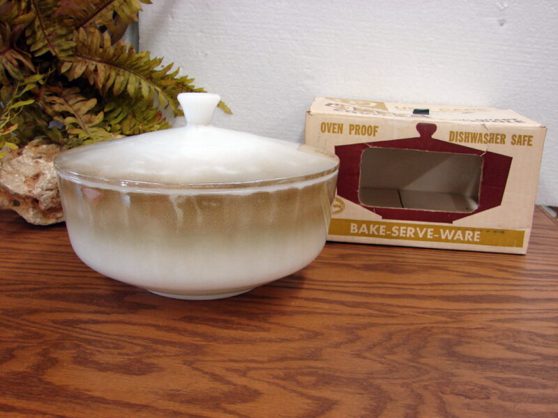 Vintage Federal Glass Company Mesa 3 1/2 Quart Covered Casserole w/ Box, Moose-R-Us.Com Log Cabin Decor