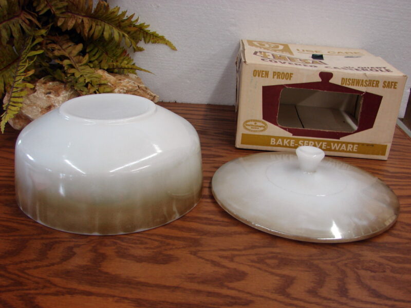 Vintage Federal Glass Company Mesa 3 1/2 Quart Covered Casserole w/ Box, Moose-R-Us.Com Log Cabin Decor