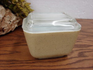Vintage PYREX Tan Fleck Homestead #501 Refrigerator Dish w/ Lid