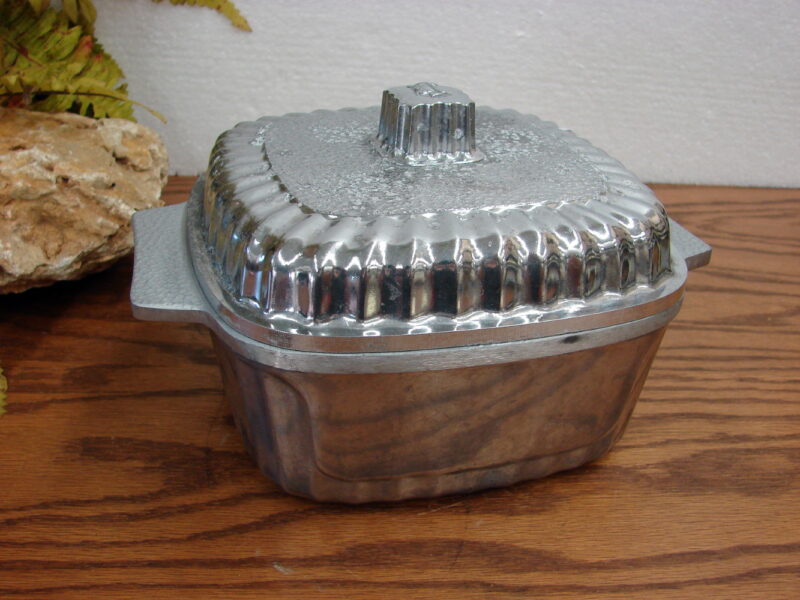 Scandinavian Nordic Ware Heavy Duty Aluminum Casserole Pot w/ Lid, Moose-R-Us.Com Log Cabin Decor