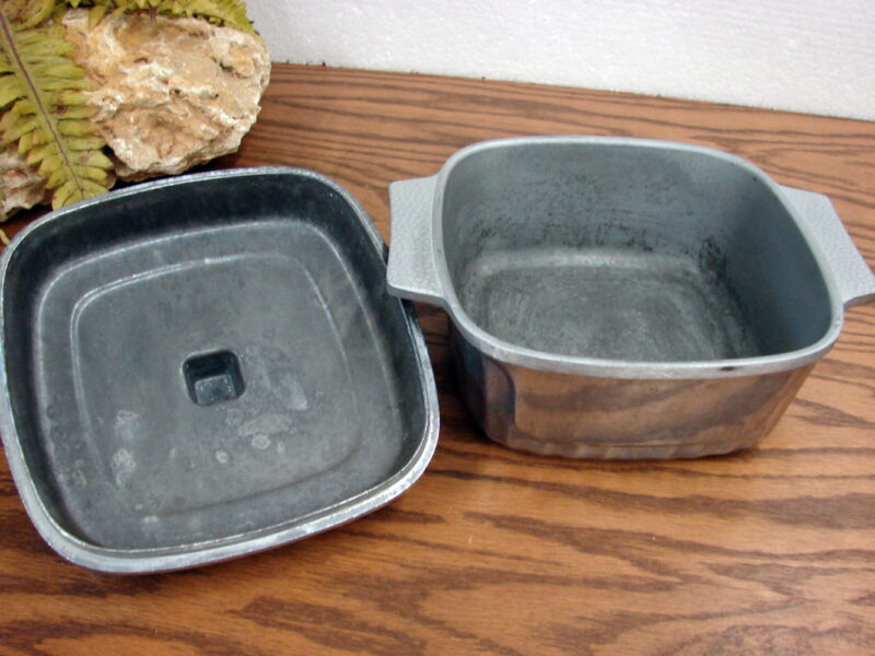 Scandinavian Nordic Ware Heavy Duty Aluminum Casserole Pot w/ Lid, Moose-R-Us.Com Log Cabin Decor