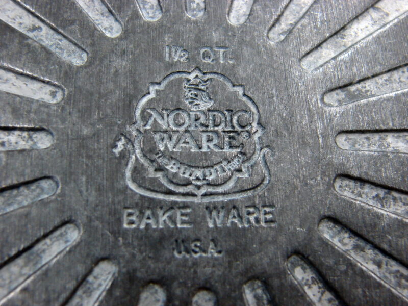 Scandinavian Nordic Ware Heavy Duty Aluminum Casserole Pot w/ Lid, Moose-R-Us.Com Log Cabin Decor
