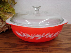 Vintage PYREX Red Holiday Pine Promotional 024 Round Casserole w/ Original Lid