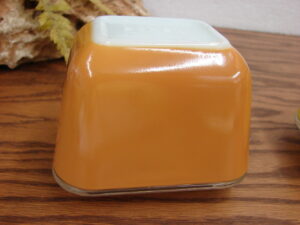 Vintage PYREX Old Orchard Butterscotch #501 Refrigerator Dish w/ Lid