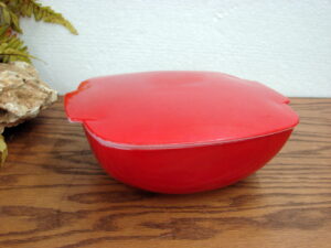 Vintage PYREX Hostess Red Square 1 1/2 qt Casserole Serving Dish #515 w/Lid as is