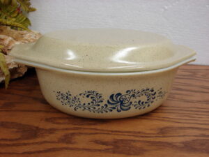 Vintage PYREX Homestead Blue Pattern #043 Oval Casserole w/ Lid 1 1/2 Qt