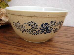 Vintage PYREX Homestead Blue Pattern #402 Round Nesting Mixing Bowl 1 1/2 Qt