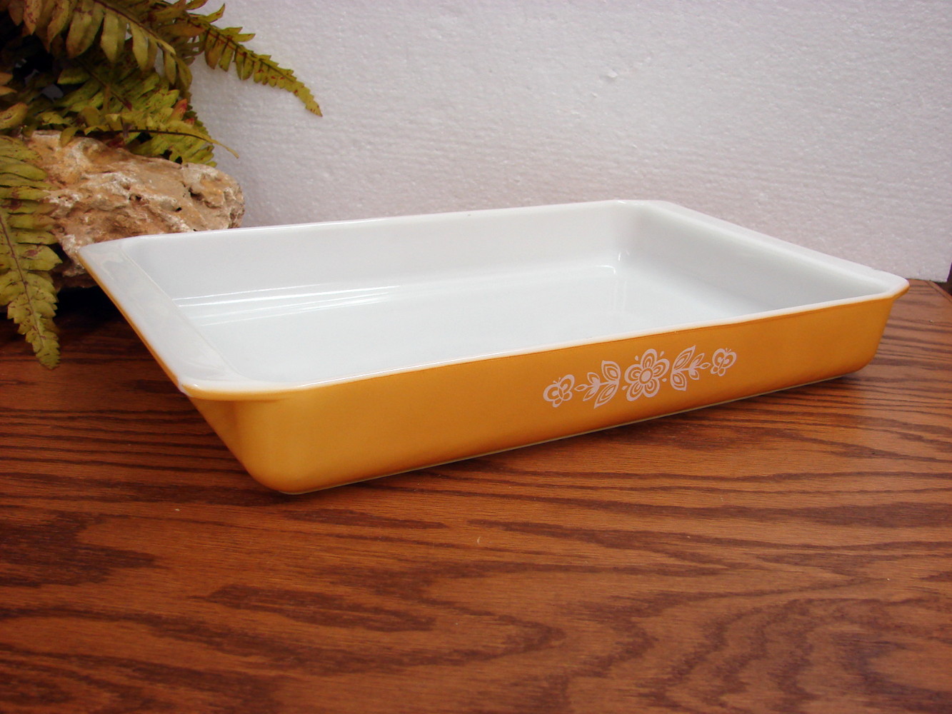 Vintage PYREX Butterfly Gold #933 Lasagna 13 x 9 Rectangular Baking Dish