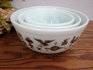 Vintage PYREX Early American Patterned #403 Round Nesting Mixing Bowl