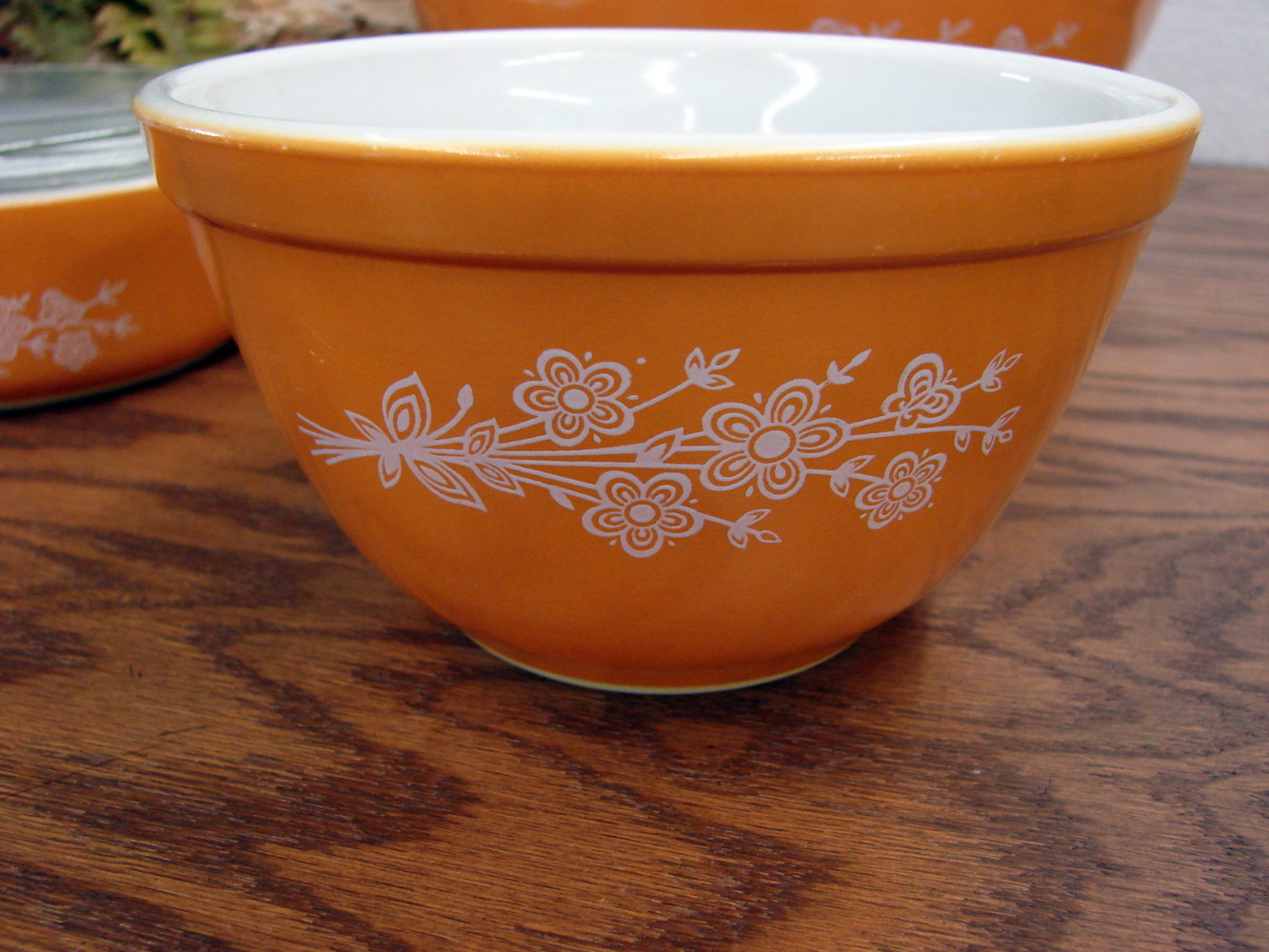 Vintage PYREX Butterfly Gold II #401 Round Mixing Nesting Bowl 1 1/2 Pint