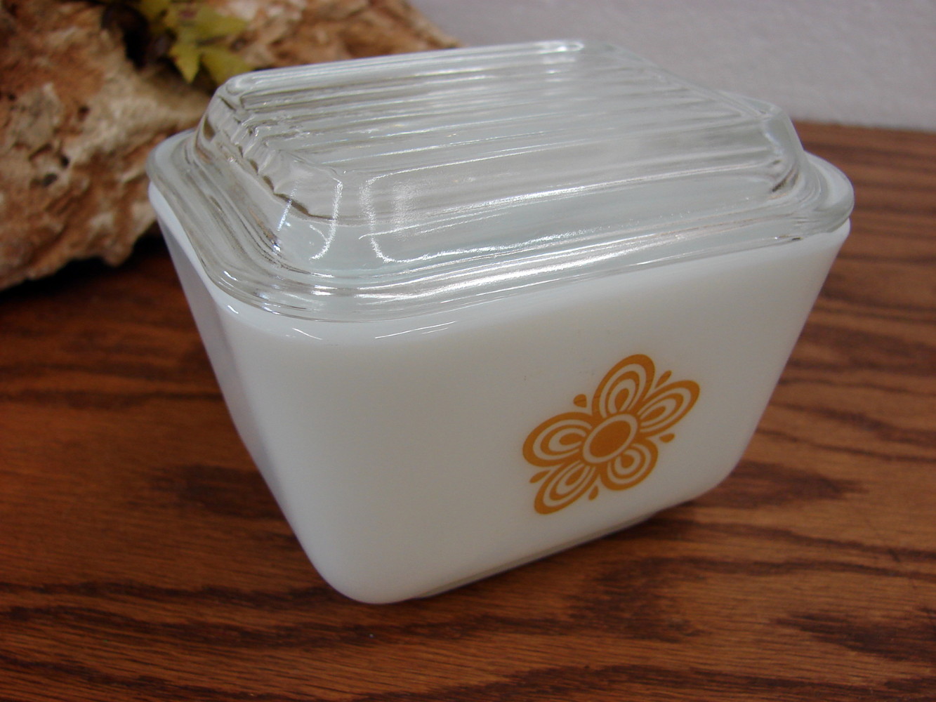 Vintage PYREX Butterfly Gold #501 Refrigerator Dish w/ Lid