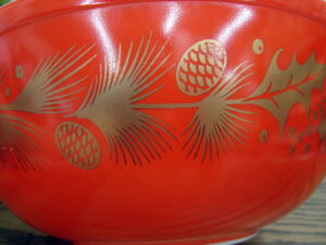 Vintage PYREX 1960's Golden Leaf Red Gold Holly Leaves 404 Bowl