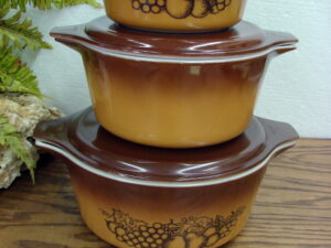 Set/3 Vintage PYREX Old Orchard Butterscotch #473-475 Cinderella Round Casserole w/ Brown Lids