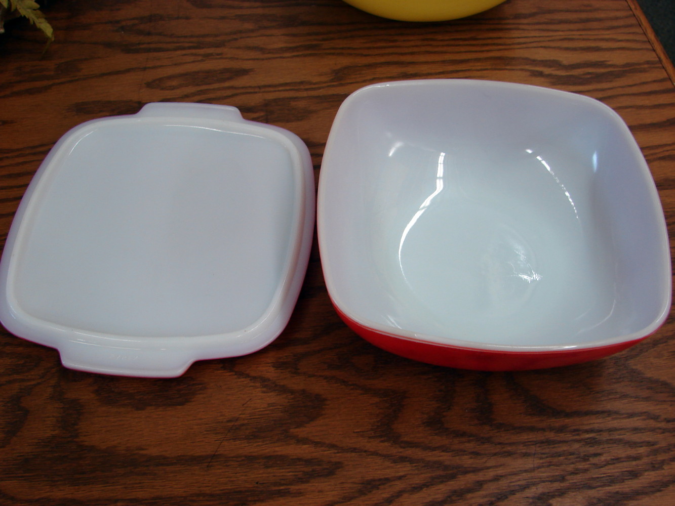 Vintage PYREX Hostess Red Square 1 1/2 qt Casserole Serving Dish #515 w/Lid - Image 2