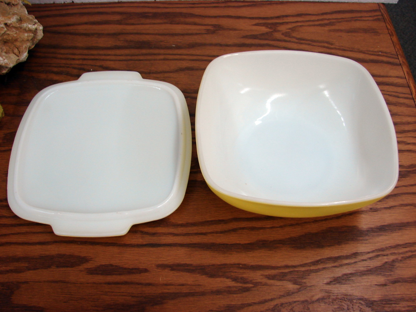 Vintage PYREX Hostess Yellow Square 1 1/2 qt Casserole Serving Dish #515 w/Lid - Image 2