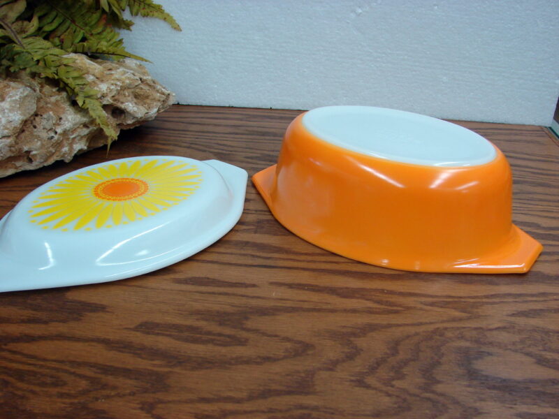 Vintage PYREX Bright Orange Yellow Sunflower 1 1/2 Quart Oval Bowl w/ Lid, Moose-R-Us.Com Log Cabin Decor