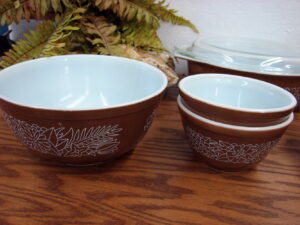 Vintage PYREX Woodland Brown #403 Round Nesting Mixing Bowl 2 1/2 Quart