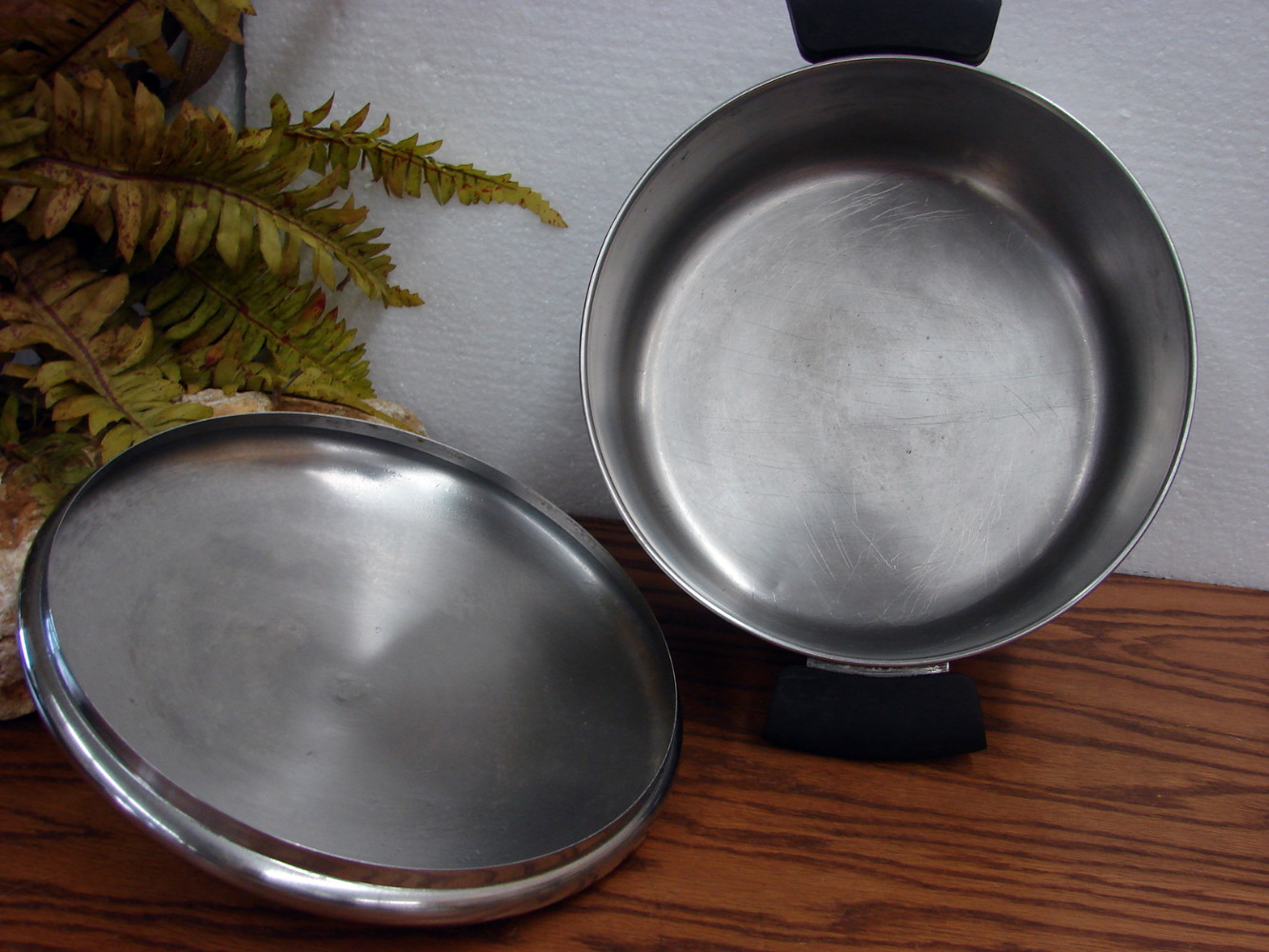 Vintage Copper Bottom Revere Ware 4 Quart Stock Pot w/ Lid Burn Mark - Image 2