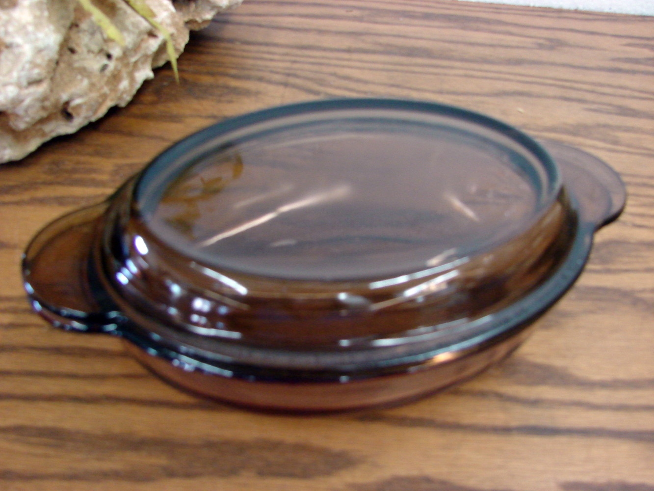 Vintage PYREX Amber Brown Visions V-14 Oval Grab it w/ Glass PYREX Lid - Image 2