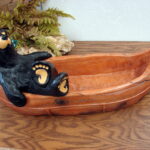 New Big Sky Carvers Bearfoots Bears Jeff Fleming Lazy River Canoe Grand Bear Figurine