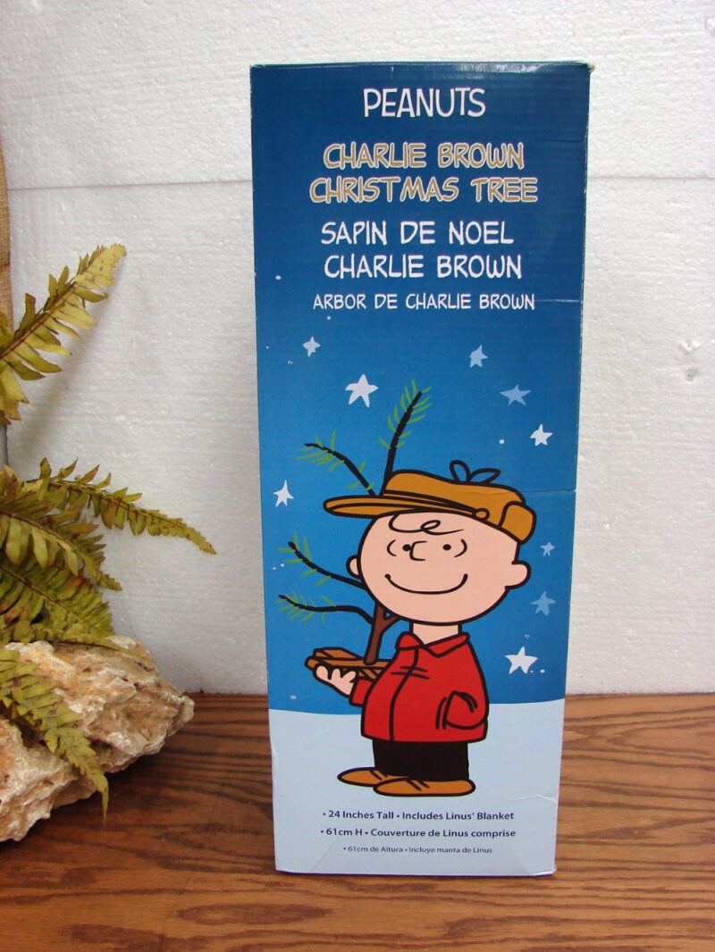 Peanuts Charlie Brown Christmas Tree Linus Blanket w/ Box, Moose-R-Us.Com Log Cabin Decor