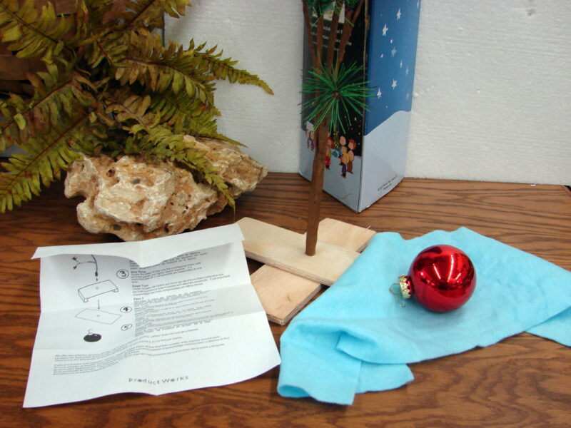 Peanuts Charlie Brown Christmas Tree Linus Blanket w/ Box, Moose-R-Us.Com Log Cabin Decor