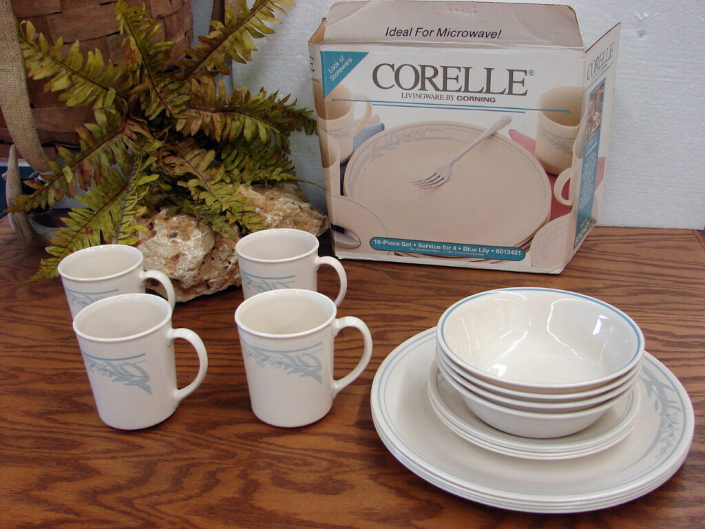 Vintage Corning Ware Corelle USA Blue Lily Dinnerware Kitchen