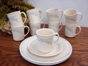 Vintage Corning Ware Corelle Blue Lily 4 Dinner Plates 9 Mugs 7" Plate