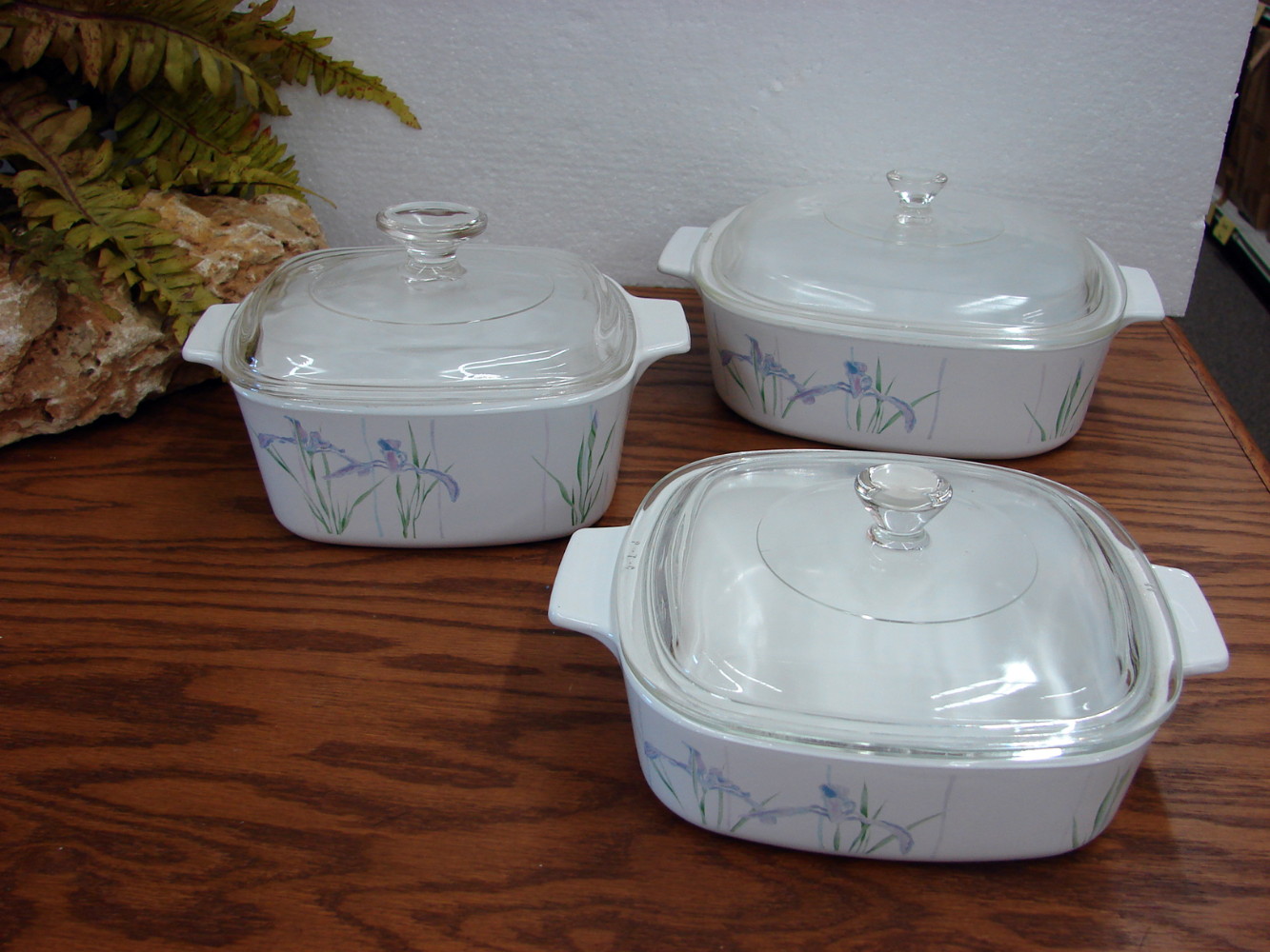 Vintage Corning Ware Corelle Shadow Iris 2 Liter Casserole w/ PYREX Lid