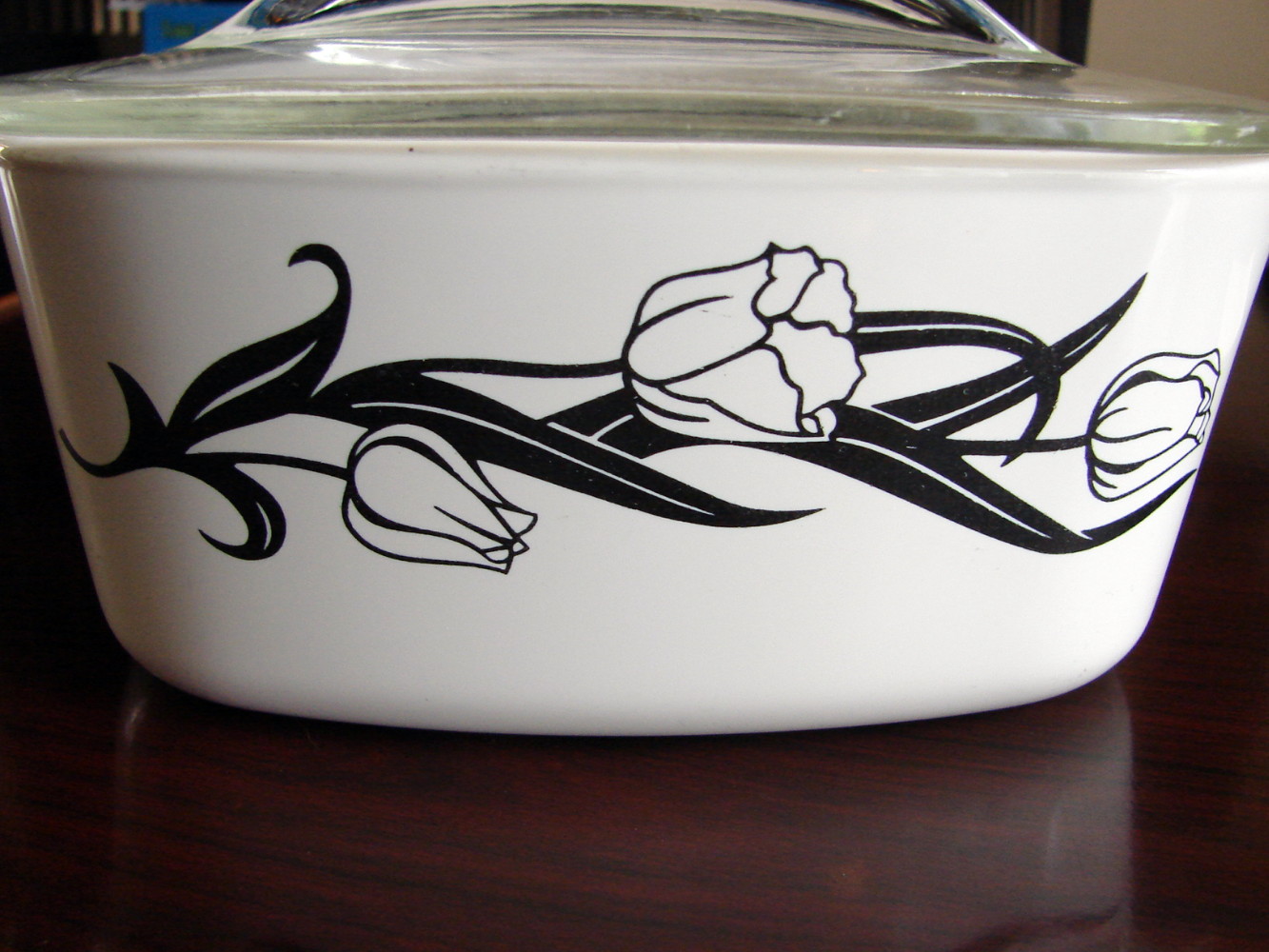 Vintage Corning Ware USA Lyrics Black White Tulip Casserole