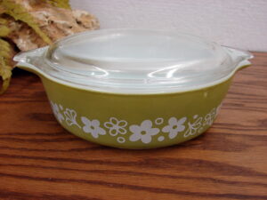 Vintage PYREX Spring Blossom Crazy Daisy #471 Cinderella Round Casserole w/ Lid as is