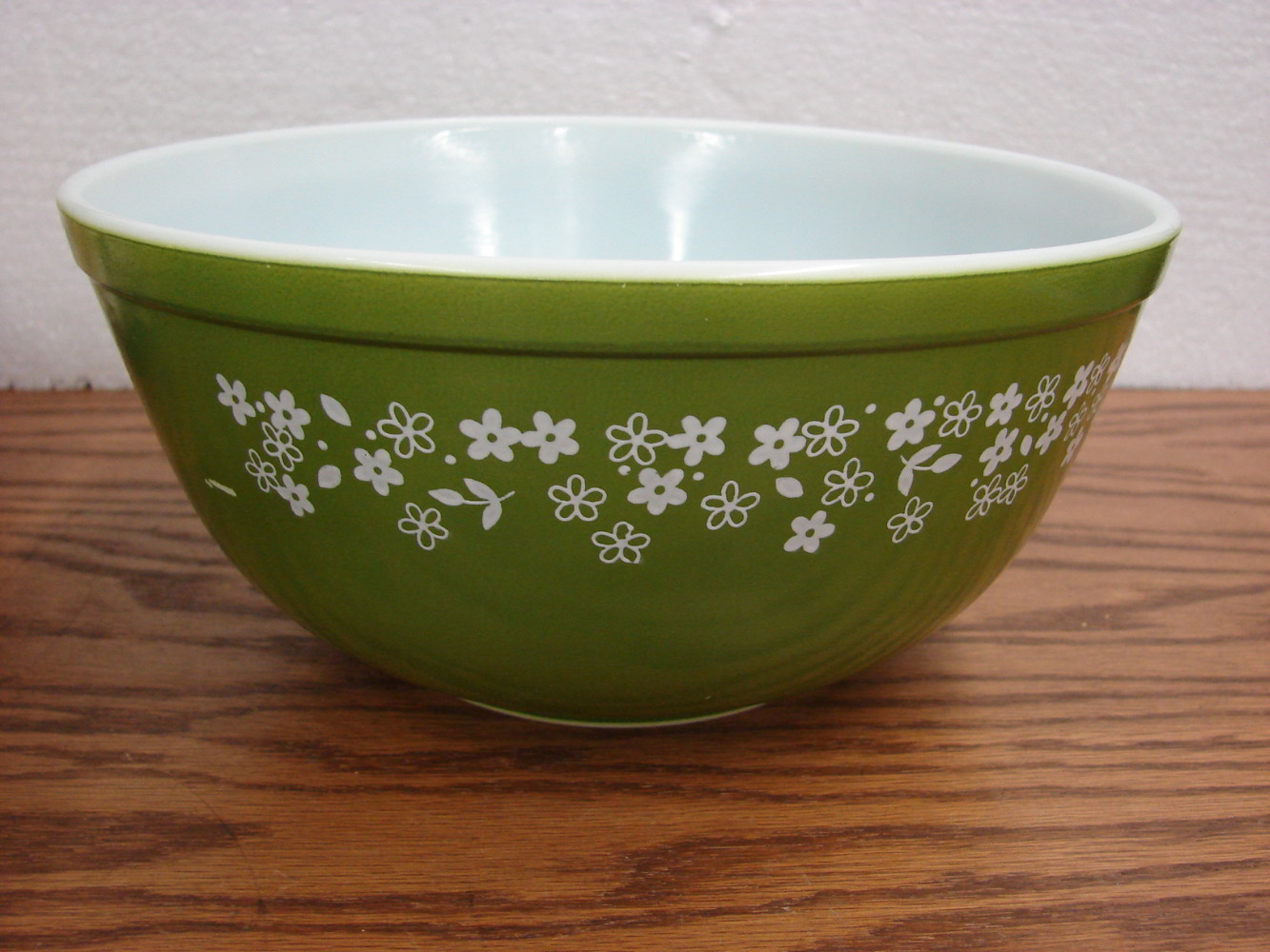 Vintage PYREX Spring Blossom Crazy Daisy #403 Round Nesting Mixing Bowl