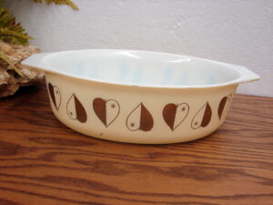 Vintage PYREX Golden Hearts #045 Oval Casserole 2 1/2 Quart Promotional as is