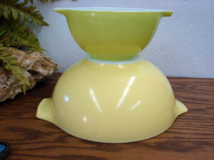 Vintage PYREX Verde Green #441 Cinderella Nesting Mixing Bowl