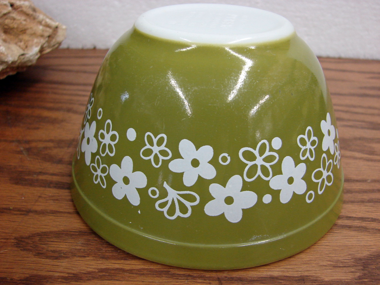 Vintage PYREX Spring Blossom Crazy Daisy #401 Round Nesting Mixing Bowl - Image 2