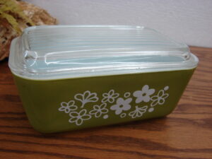 Vintage PYREX Spring Blossom Crazy Daisy #502 Refrigerator Dish w/ Lid
