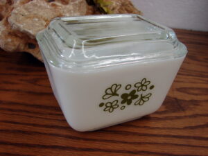 Vintage PYREX Spring Blossom Crazy Daisy #501 Refrigerator Dish w/ Lid
