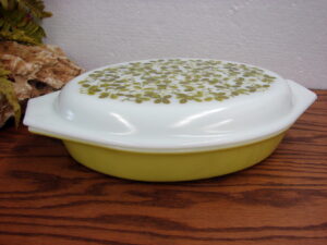 Vintage PYREX Verde Green Oval Divided Dish #063 w/ Opal Olive Pattern Lid