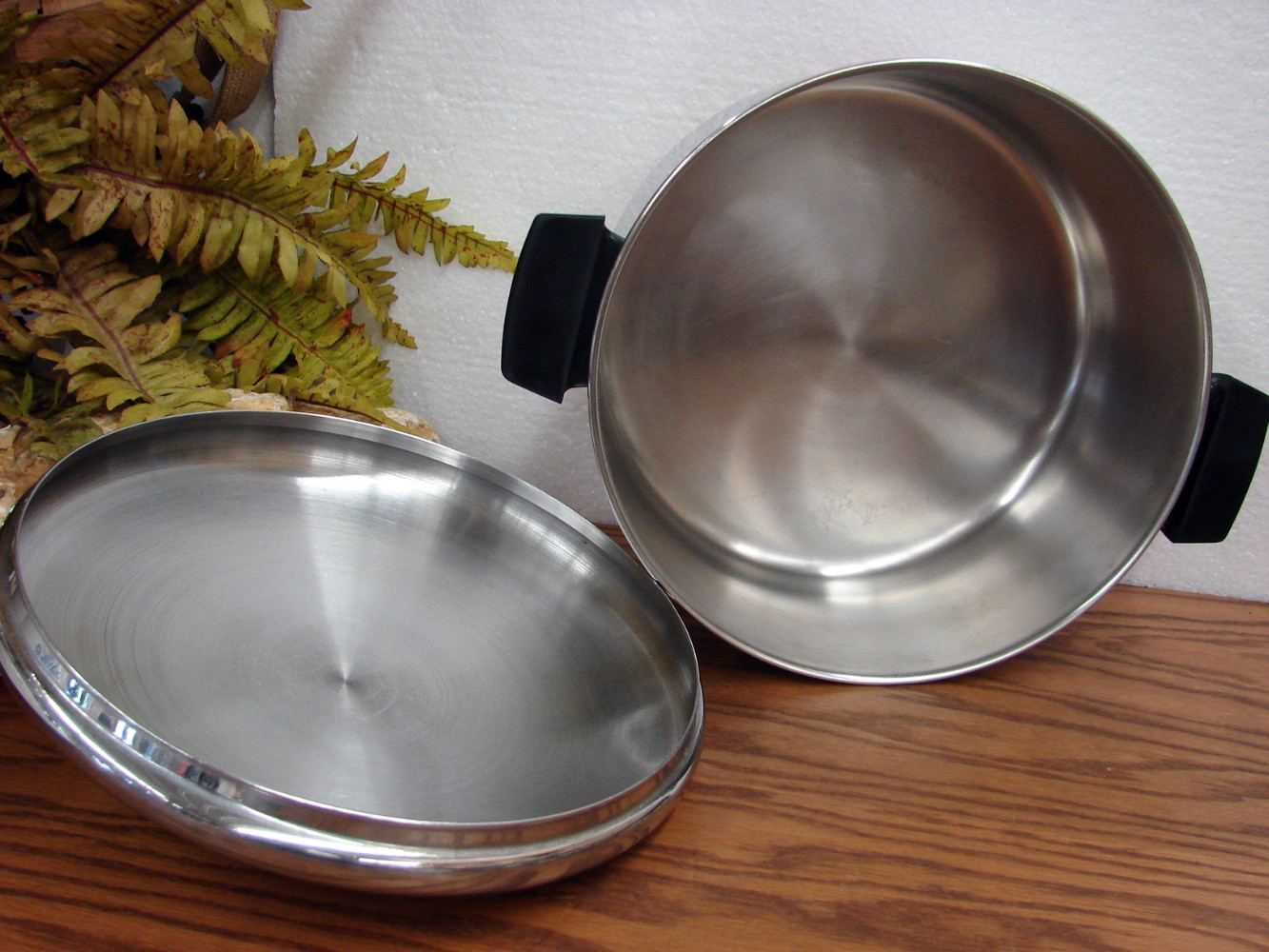 Vintage Copper Bottom Revere Ware 6 Quart Stock Pot w/ Lid - Image 2