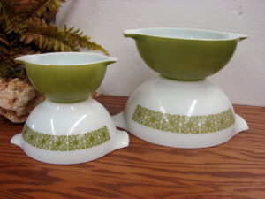Vintage PYREX Crazy Daisy Autumn Floral Spring Blossom Verde Avocado Green
